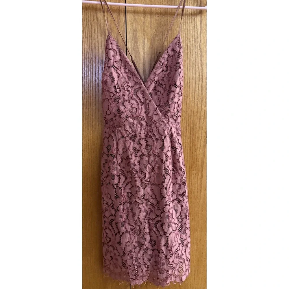 REVOLVE Lovers + Friends Lace Dress Sz XS Blush Pink‎ V Neck Spaghetti Strap
